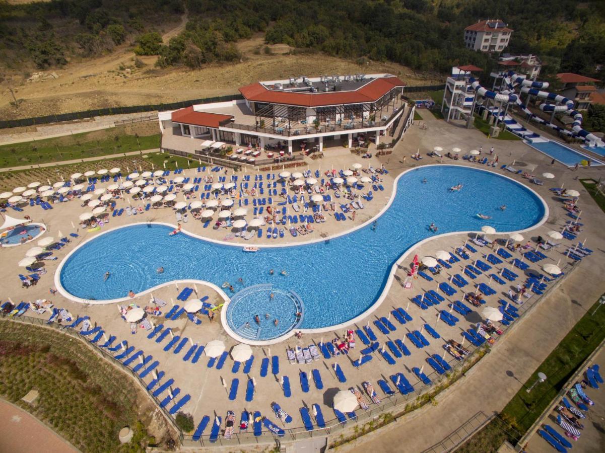 Nevis Resort & Aqua Park Sunny Beach Exterior photo